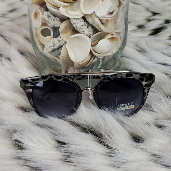 Retro Cat Eye Clear Animal Print Sunglasses - Picture 7 of 7